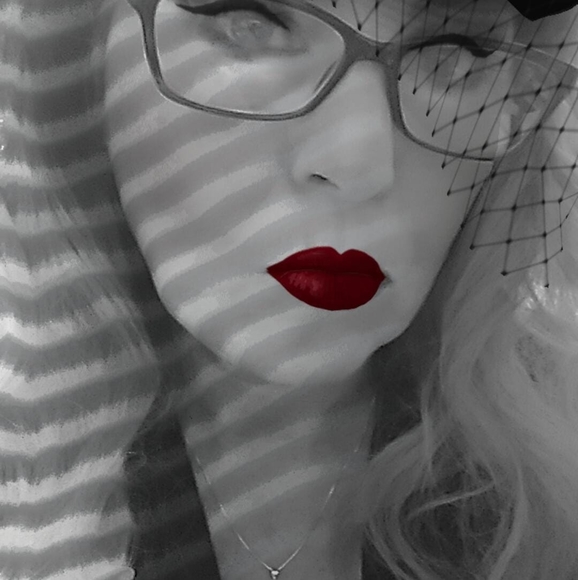 Meet your Posher, Theresa - Picture 1 of 1